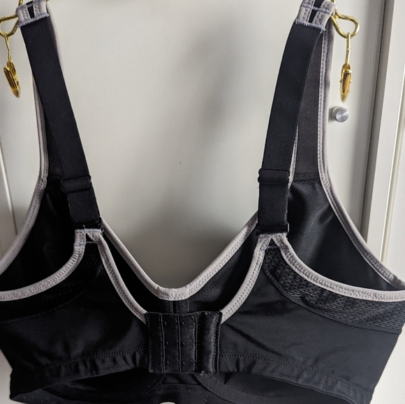 wacoal sports bra - Picture 2 of 4
